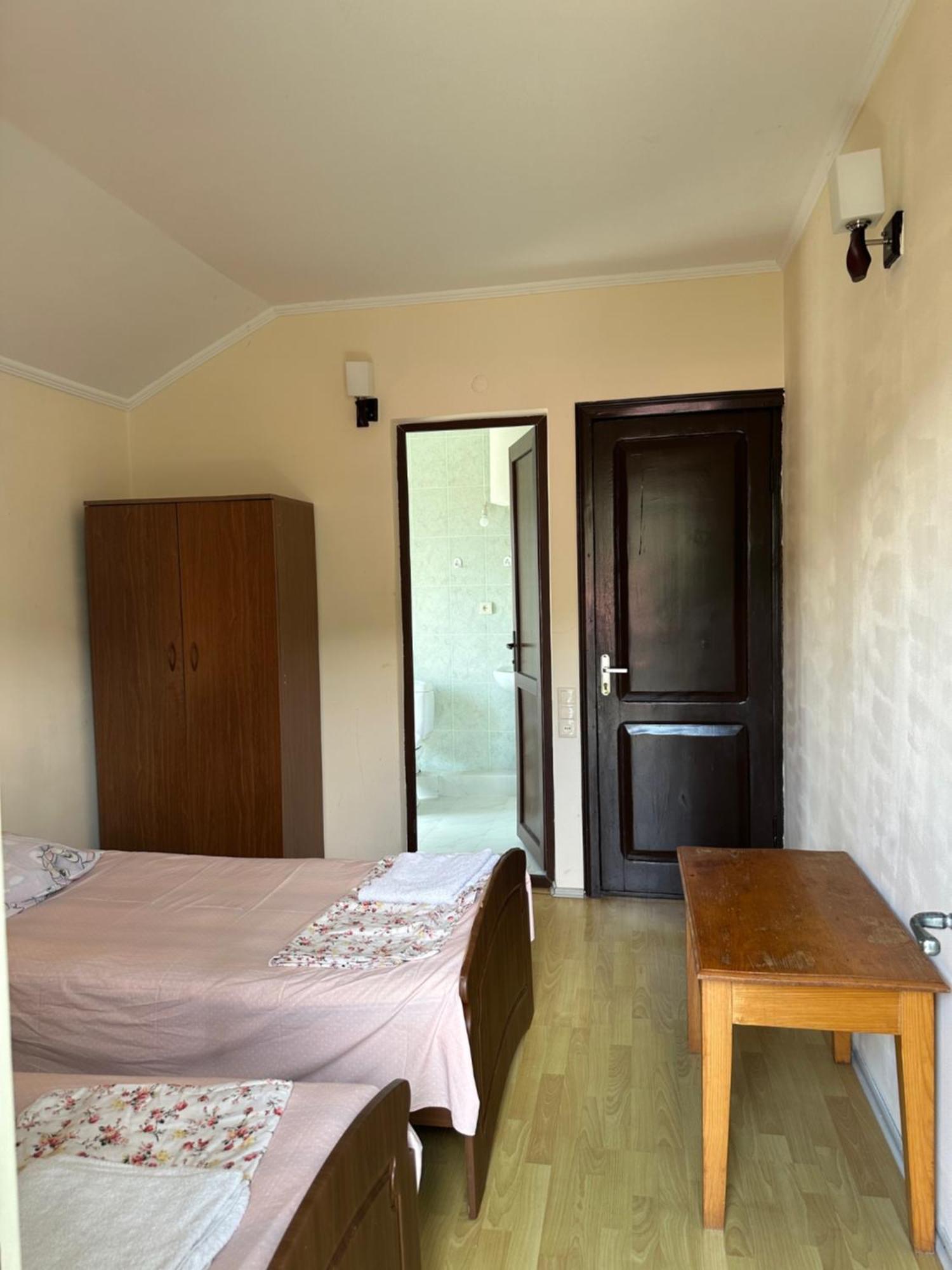 Temo'S Guesthouse 사르피 외부 사진