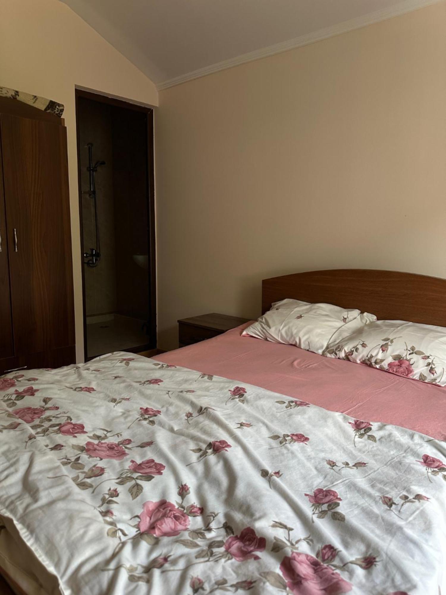 Temo'S Guesthouse 사르피 외부 사진