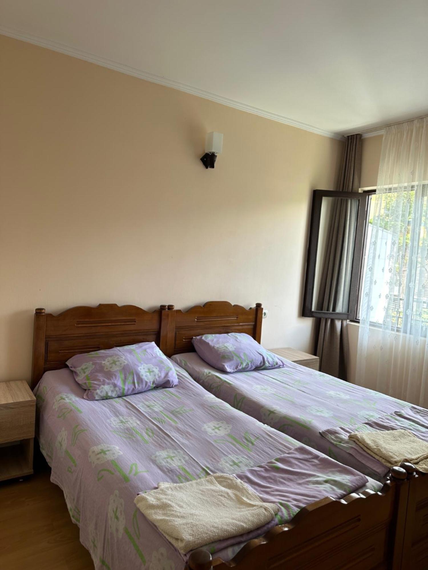 Temo'S Guesthouse 사르피 외부 사진