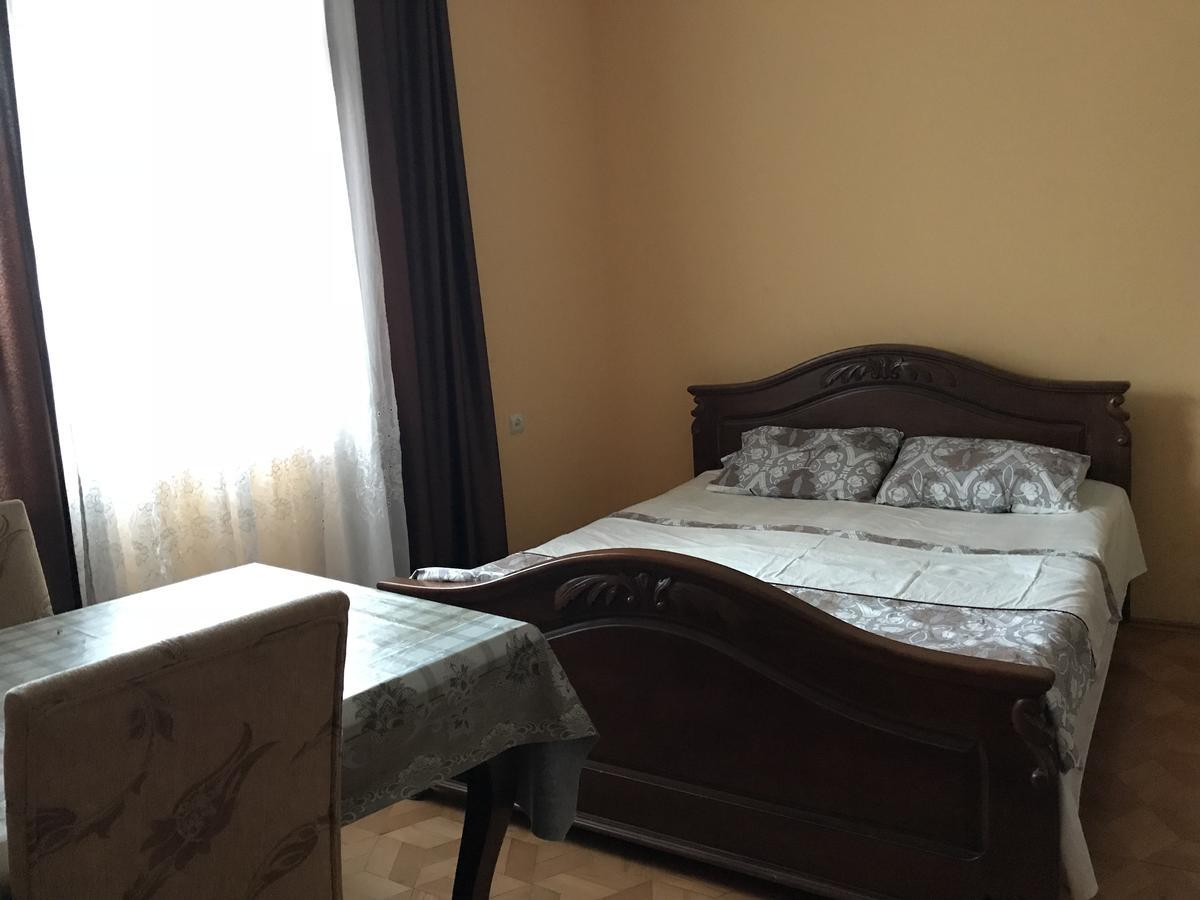 Temo'S Guesthouse 사르피 외부 사진