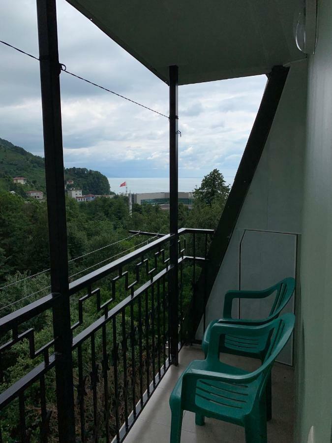 Temo'S Guesthouse 사르피 외부 사진