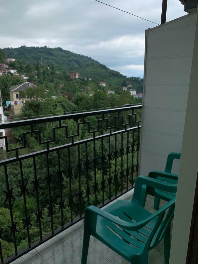 Temo'S Guesthouse 사르피 외부 사진