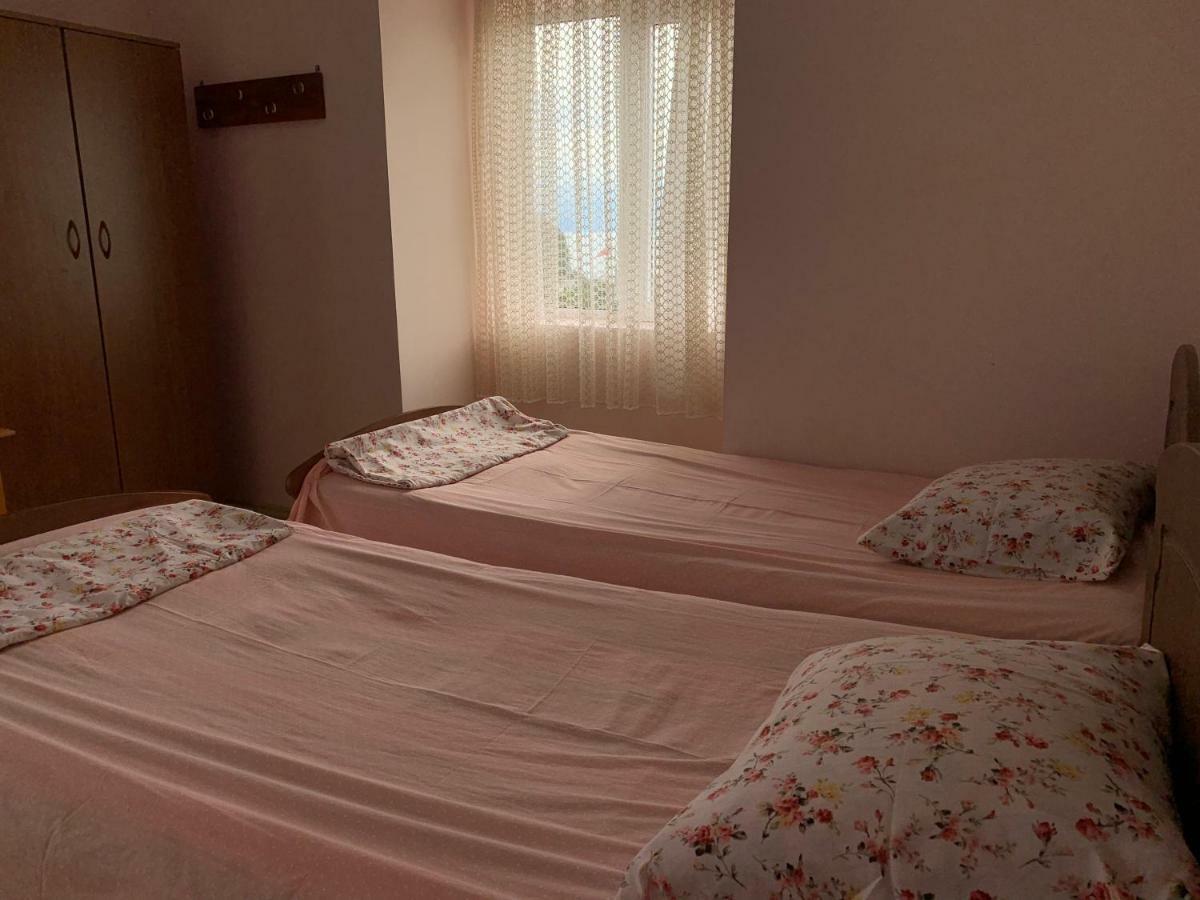 Temo'S Guesthouse 사르피 외부 사진